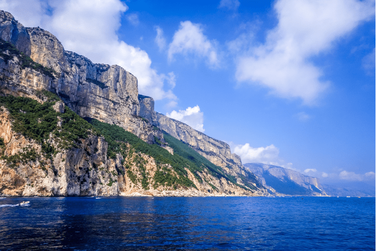 Cala Goloritze auf Sardinien - Eine Traumküste im Nord-Osten Sardiniens - Pauschalreise Sardinien günstig bei Reisebuchen.net entdecken