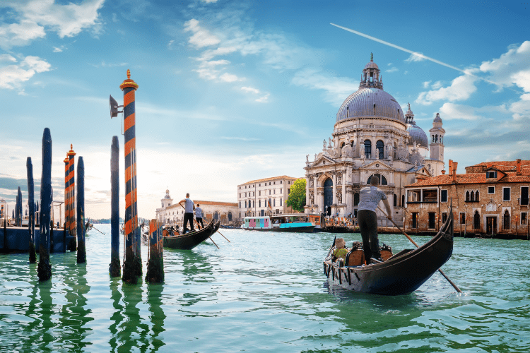 Venenig entdecken und Pauschalreise buchen bei Reisebuchen.net - Bootfahrt durch Venedig