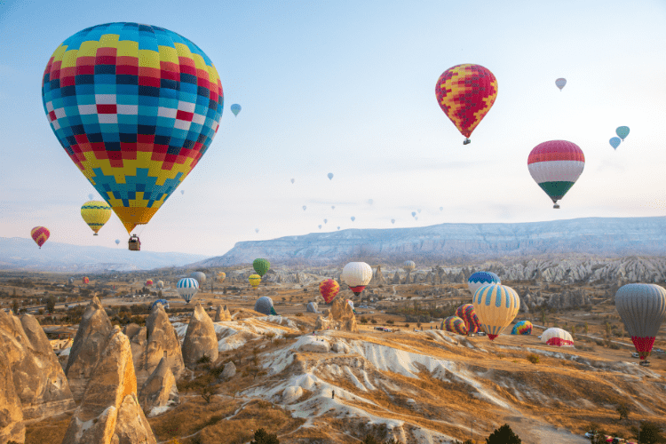 Kapadokien - Heißluftballons - Entdecken Sie die schöne Landschaft der Türkei in Kapadokien - Jetzt Urlaub buchen bei Reisebuchen.net